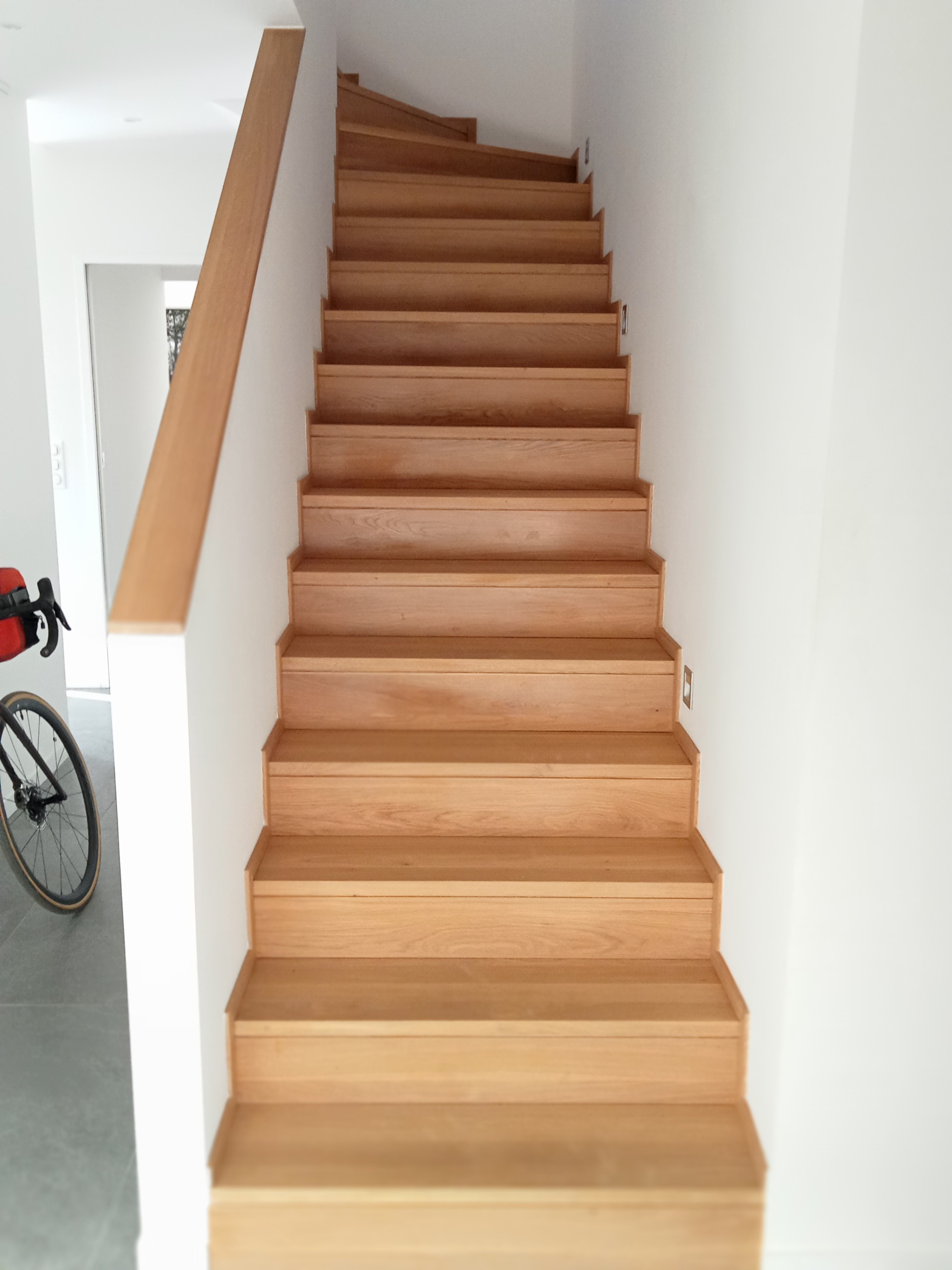 Habillage bois sur escalier béton